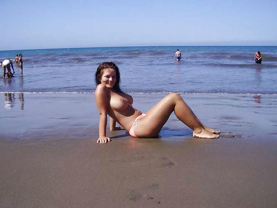 25P Naked on the beach 16