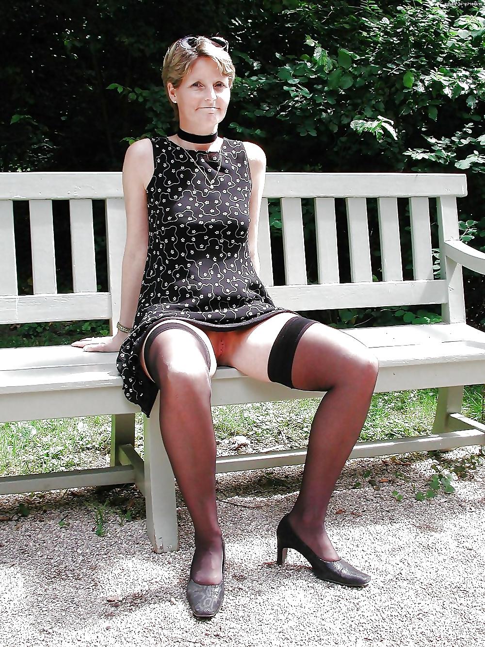 25P See These Hot Babes Flash You, can you guess where they are?