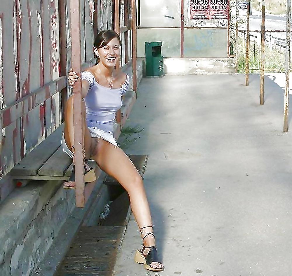25P See These Hot Babes Flash You, can you guess where they are?