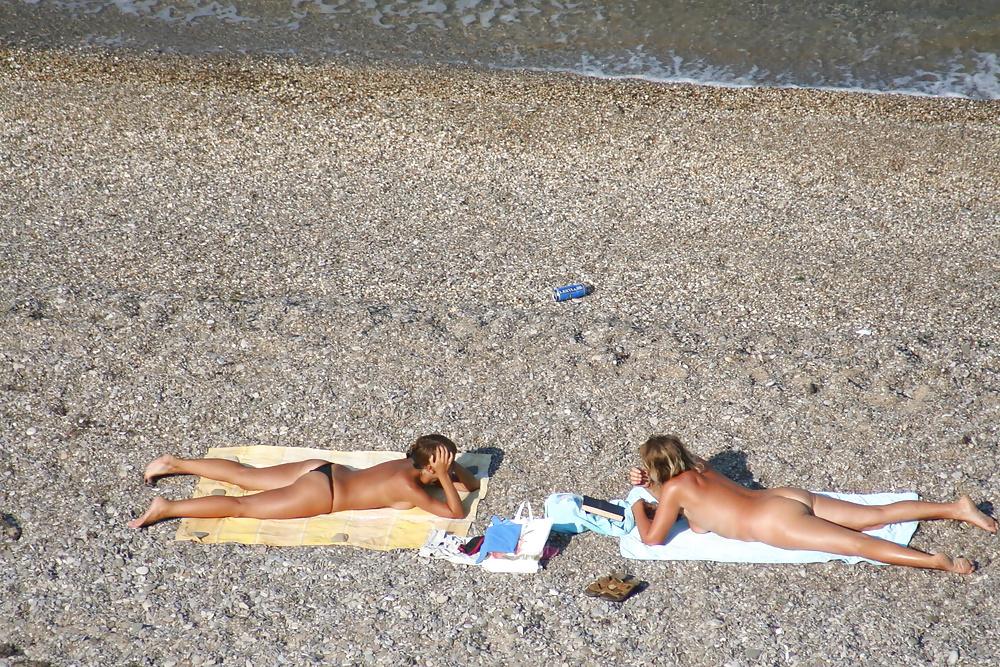 25P Girls nude beach