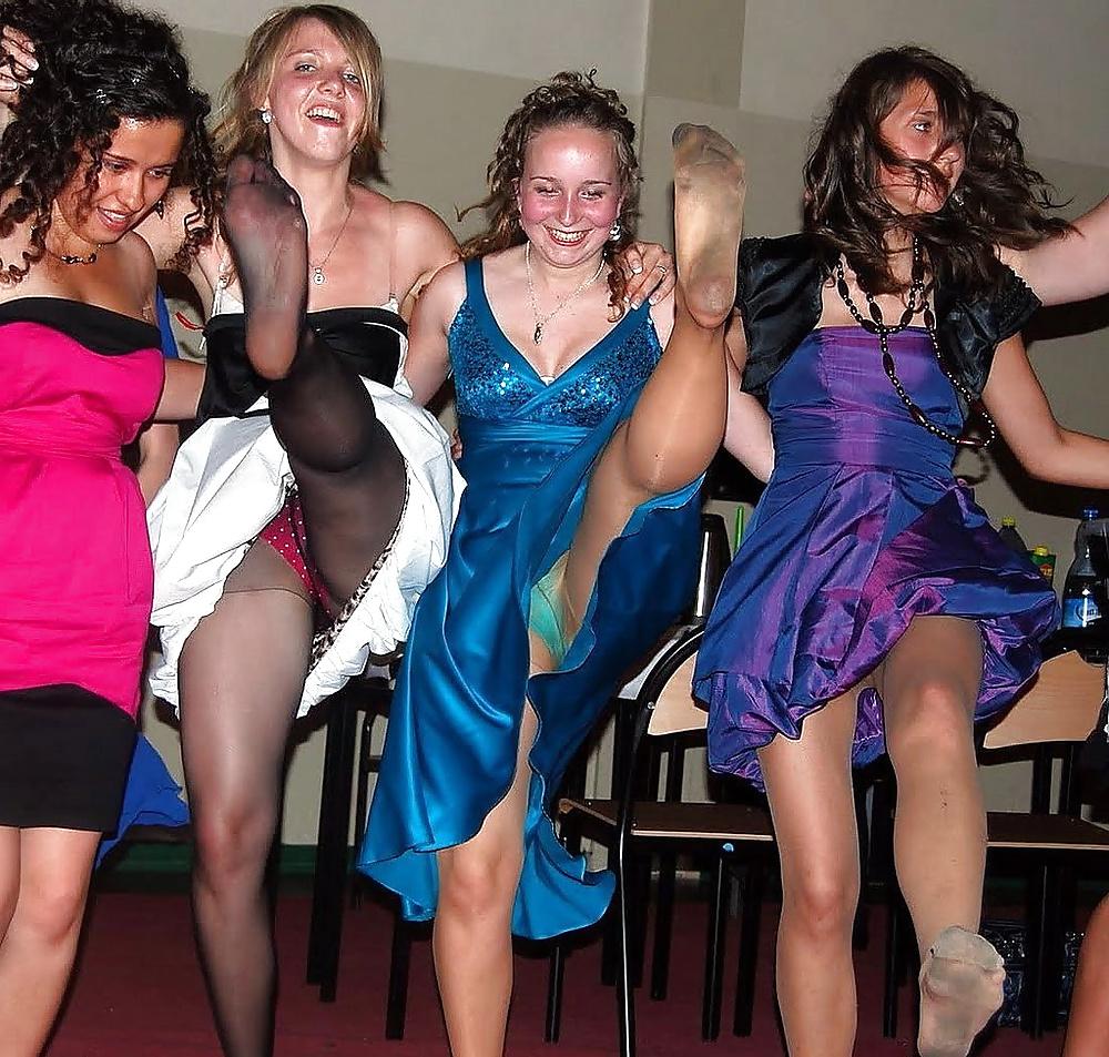 25P Upskirt, Flashing, candid images from girls and matures
