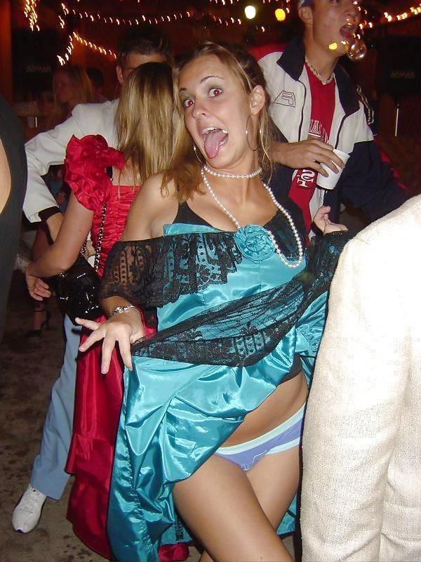25P Upskirt, Flashing, candid images from girls and matures