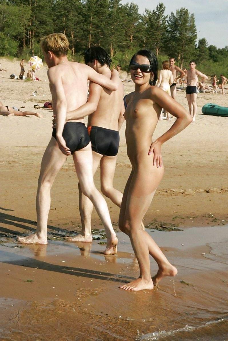 25P Nudist Beach Fun