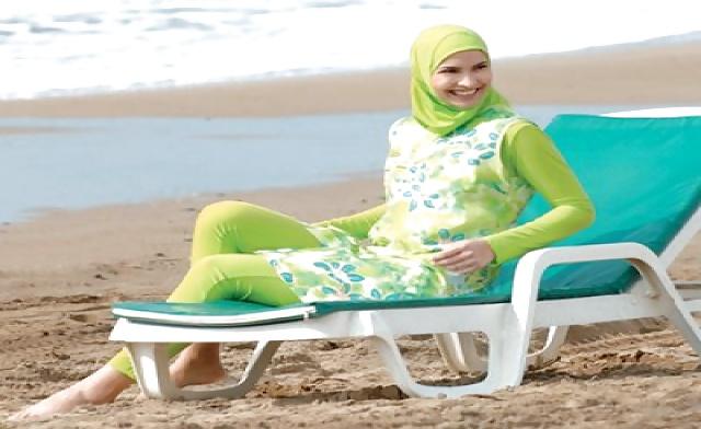 25P Burkini beach bitches