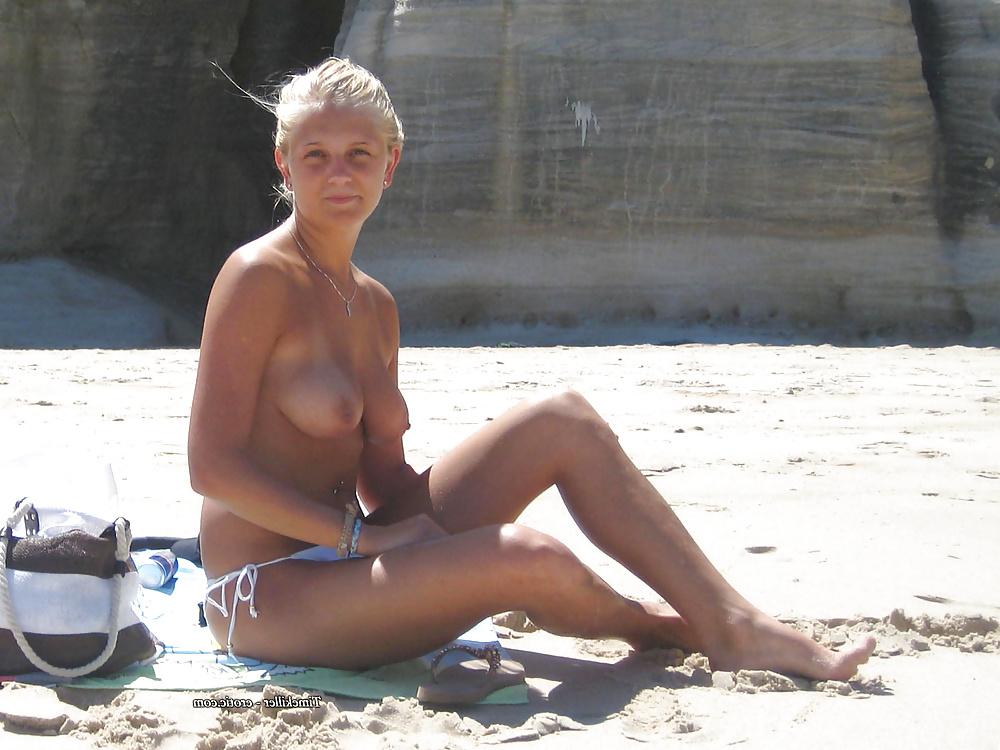 25P Naked on the beach 17
