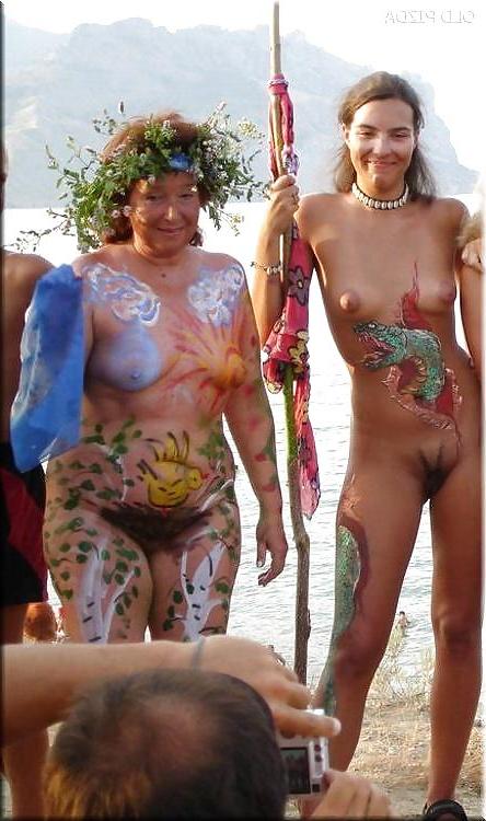 25P Mature Beach Nudists
