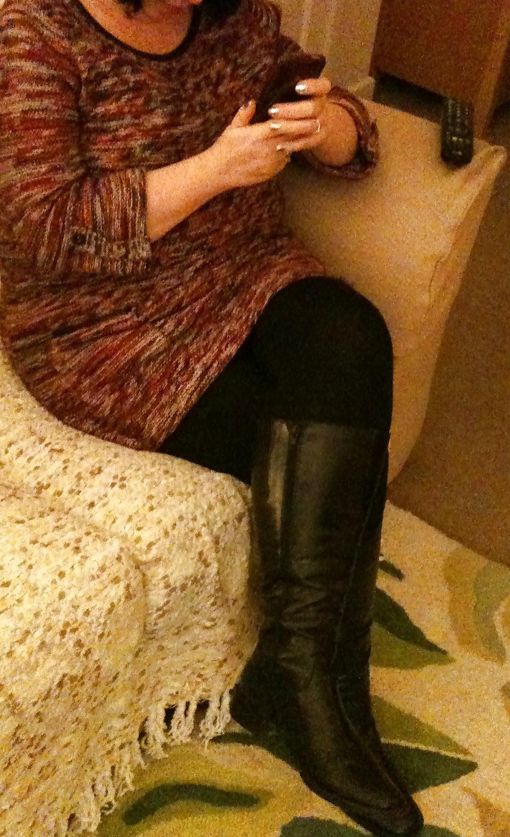 6P Wife in leather jacket
