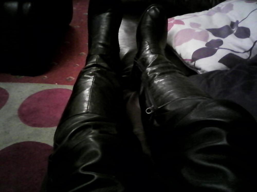 6P Wife in leather jacket