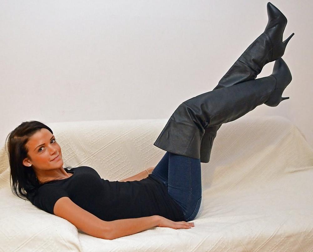 18P Sexy Girls in Sexy Pants