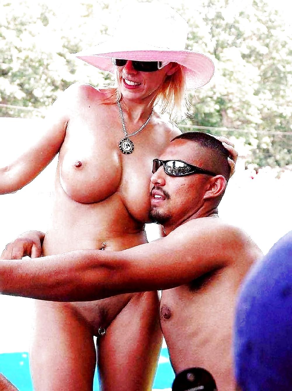 23P White Woman Vacation Sampling