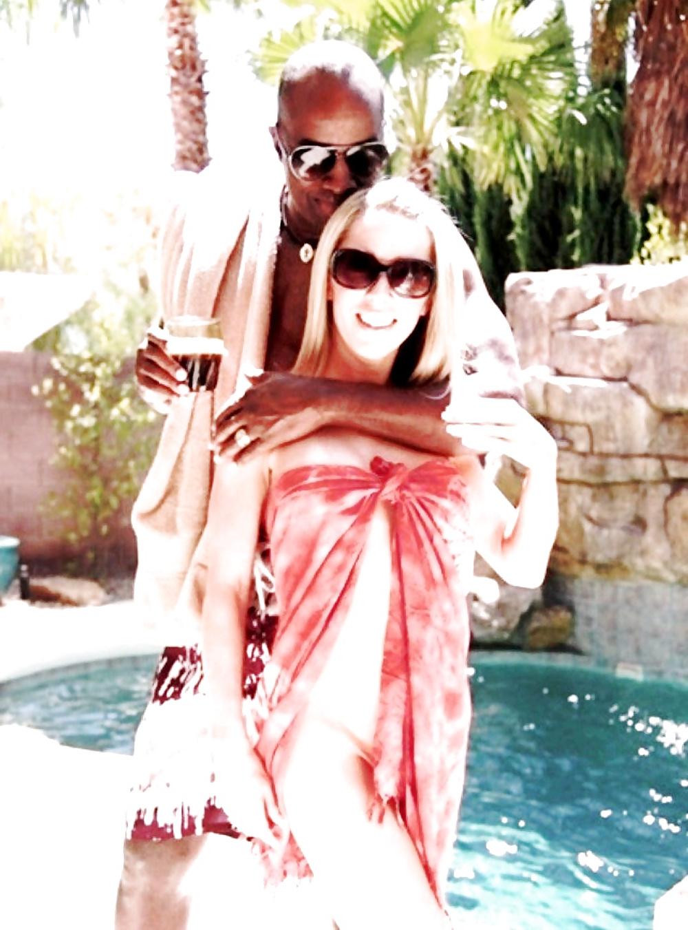 23P White Woman Vacation Sampling