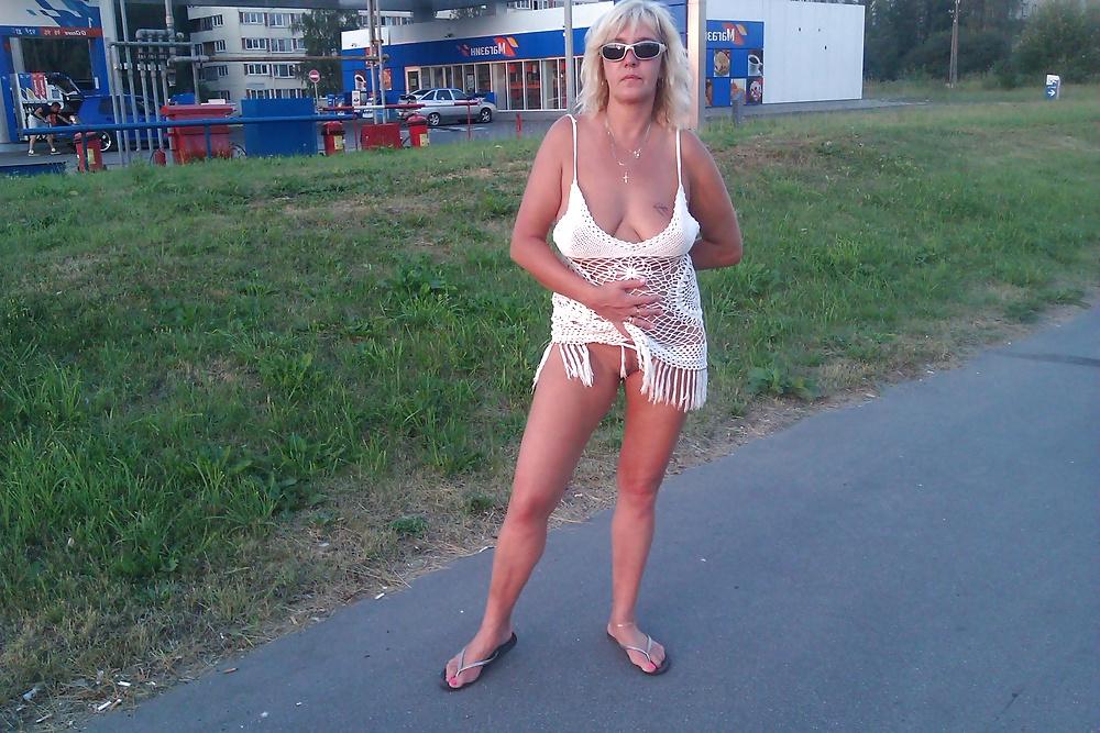 14P Flashing  pussy in park