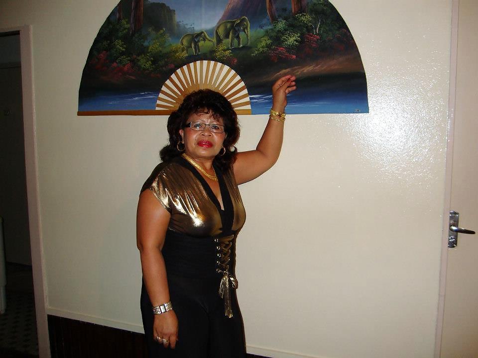 10P Indonesian Slut Granny & Milf