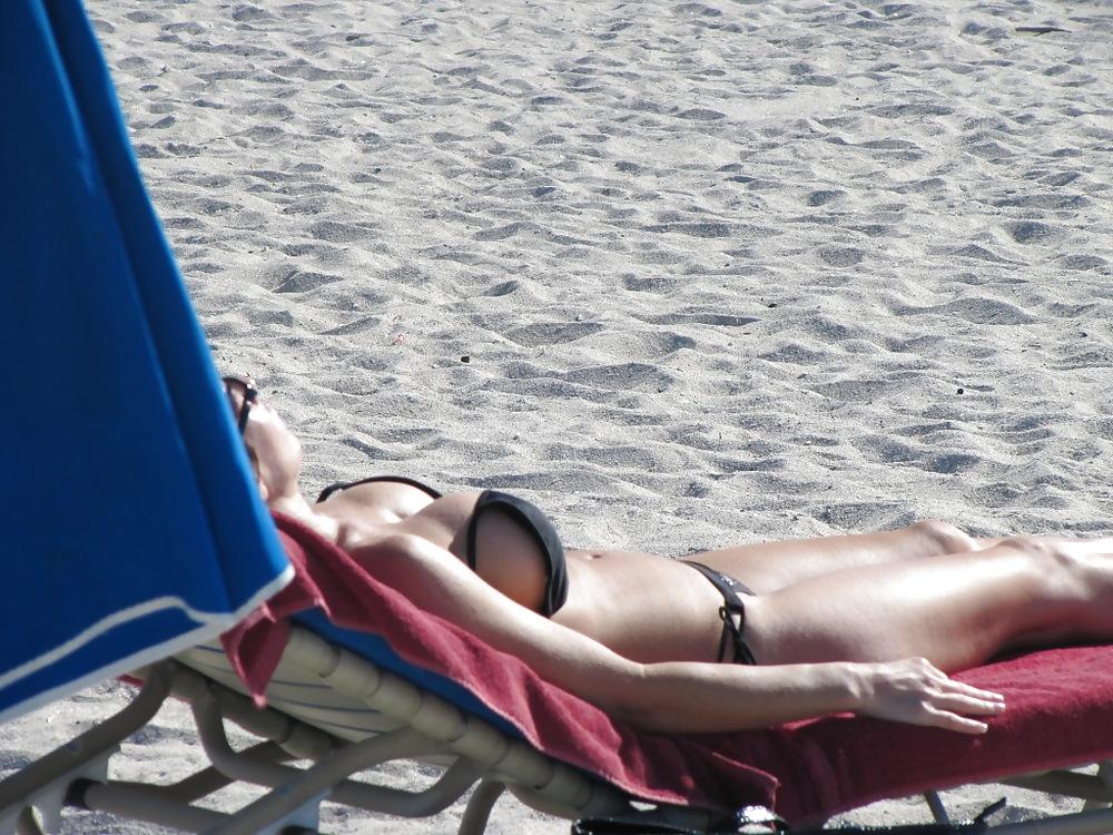 10P Bikini - Beach