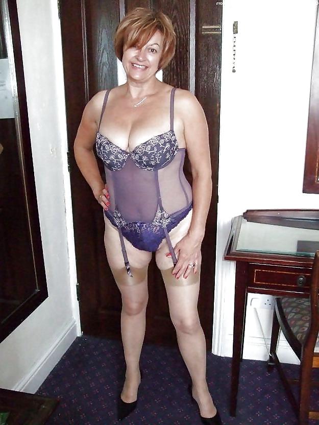 25P Ladies In Tan Nylons Are So Hot 2