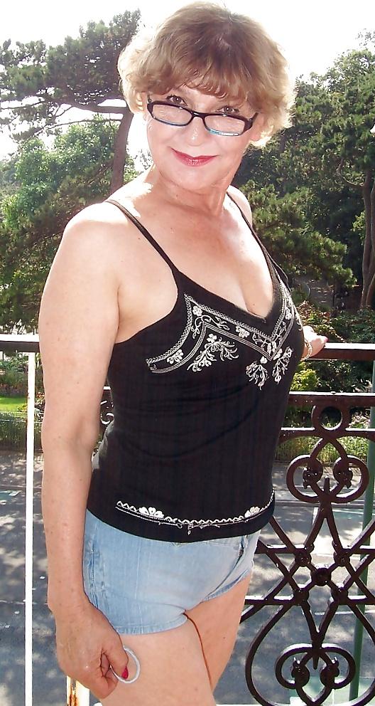 15P Sexy at 60 tit flash 1