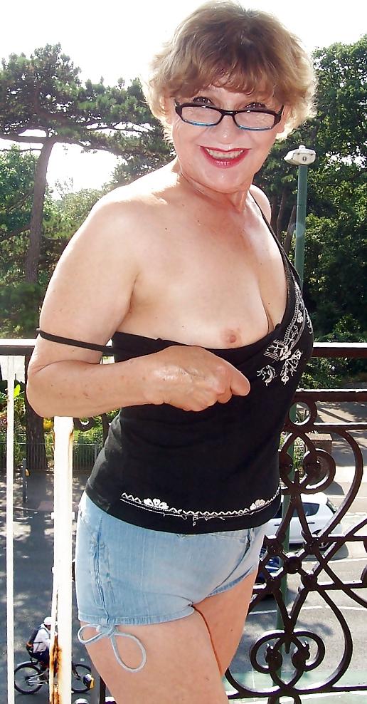 15P Sexy at 60 tit flash 1