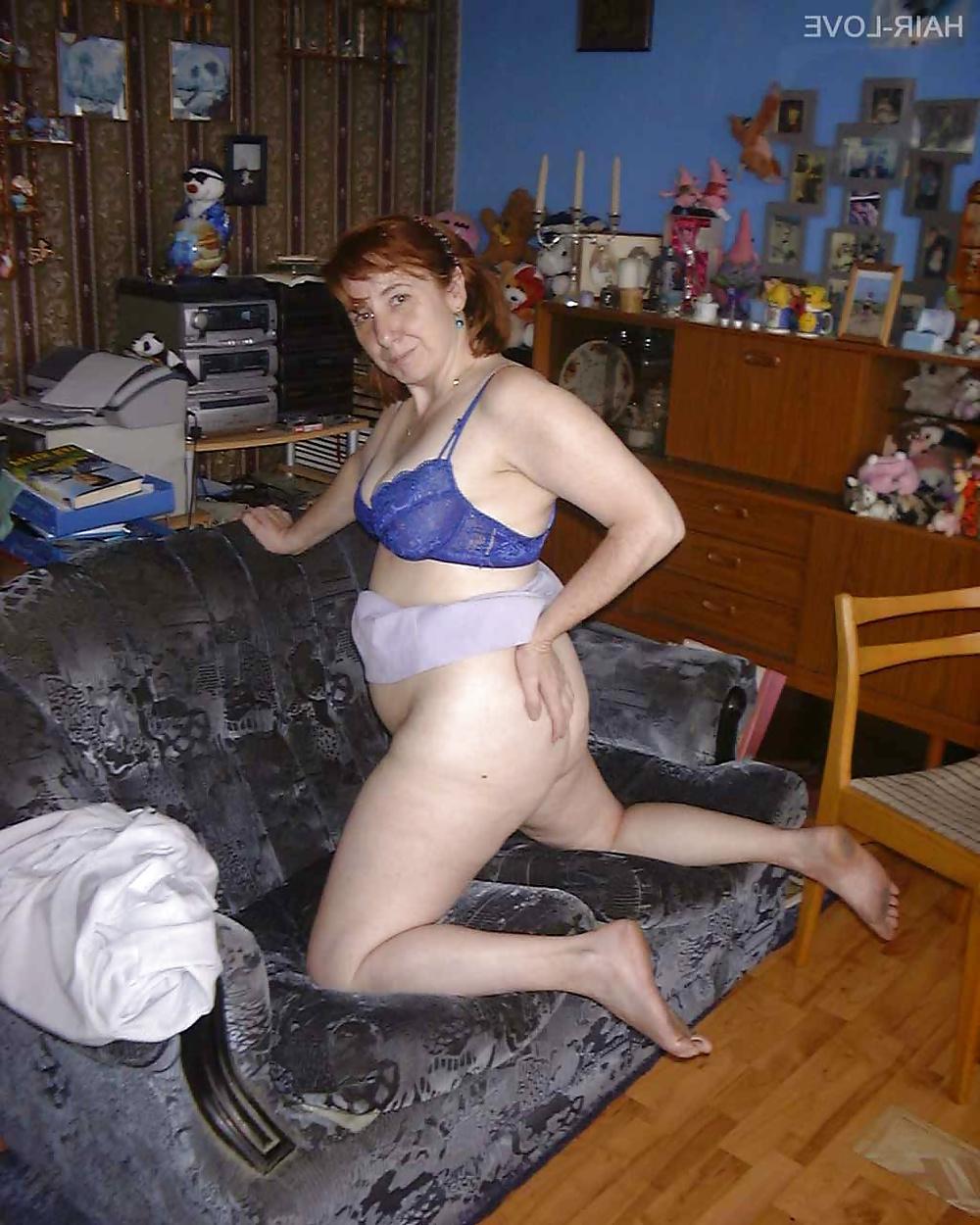 25P Hairy housewife photoshoot