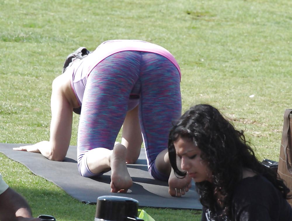 14P Haciendo yoga 