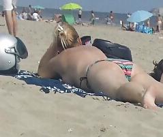 10P A Day at the beach