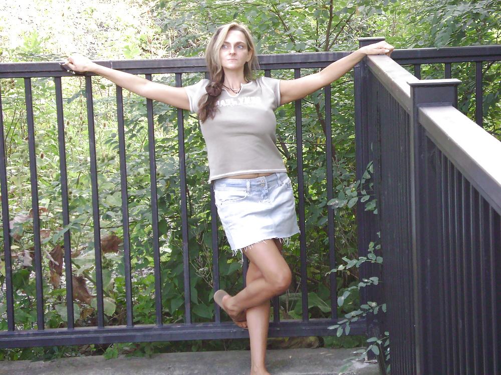 13P Brunette milf flashing