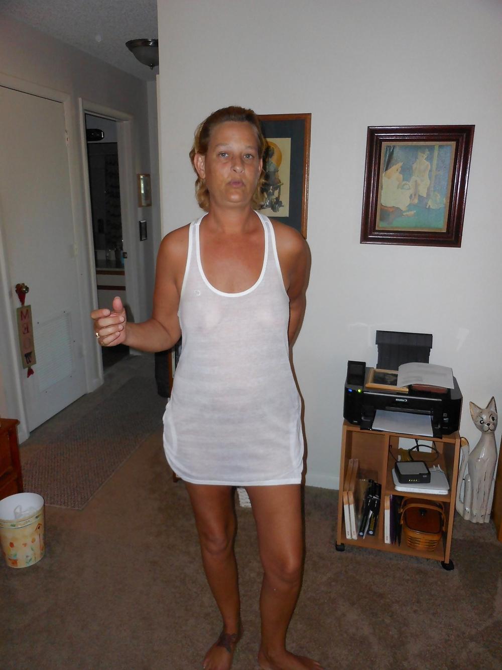 19P Sexy Cyber-Babe Lisa in white, flashing! 