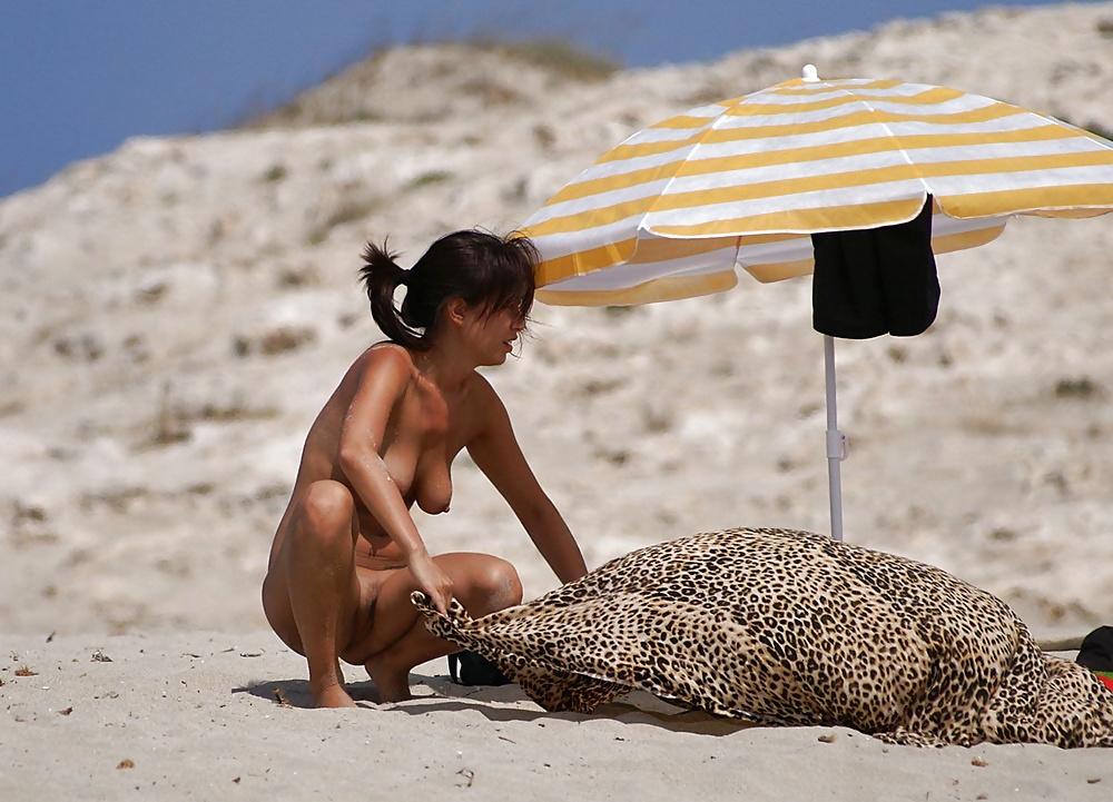 25P Nudist woman on beach