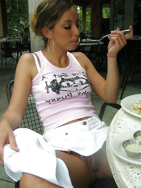 25P Bottomless pussy flashing. Many teens.