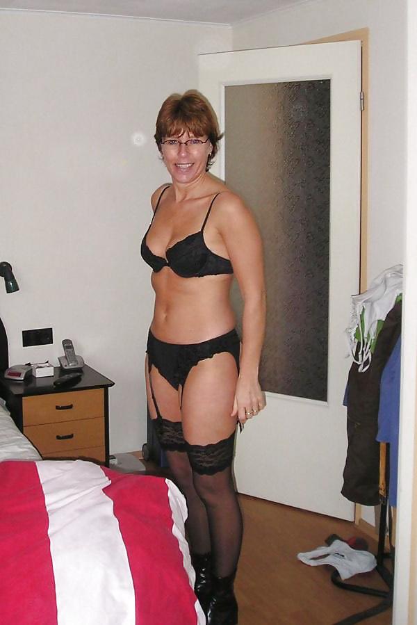 25P Sexy Matures, Milfs & Girlfriends 9