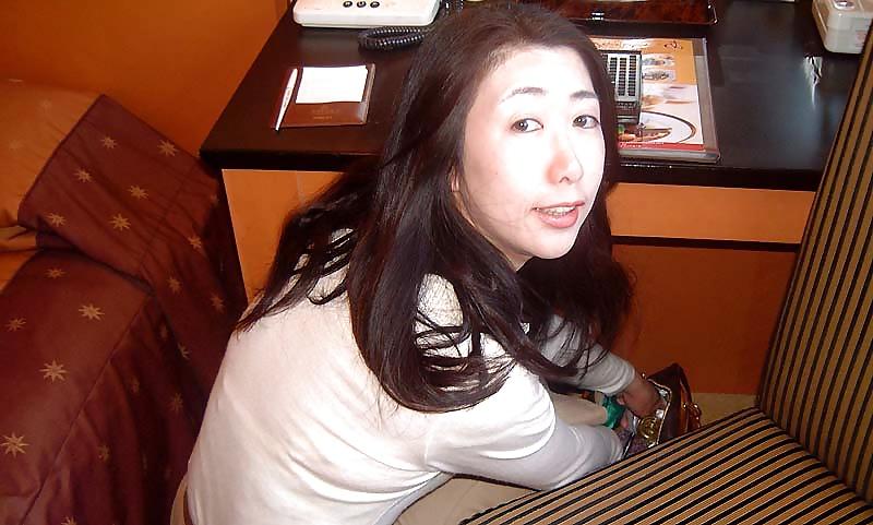 20P Japanese Mature Woman 128