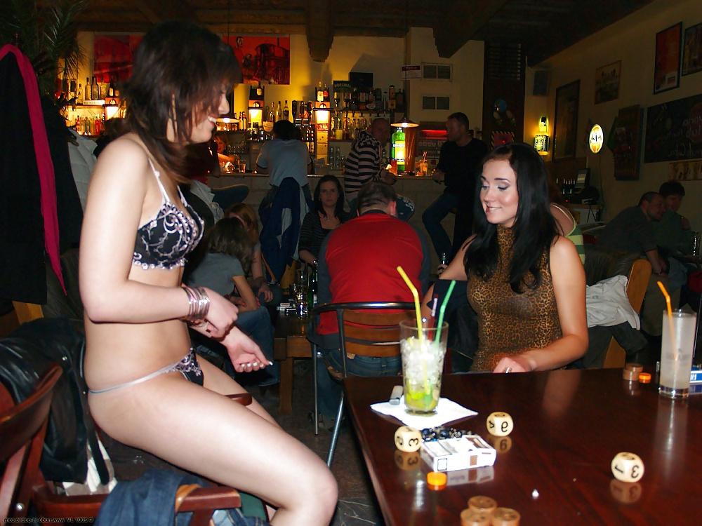 25P Naked Barmaid