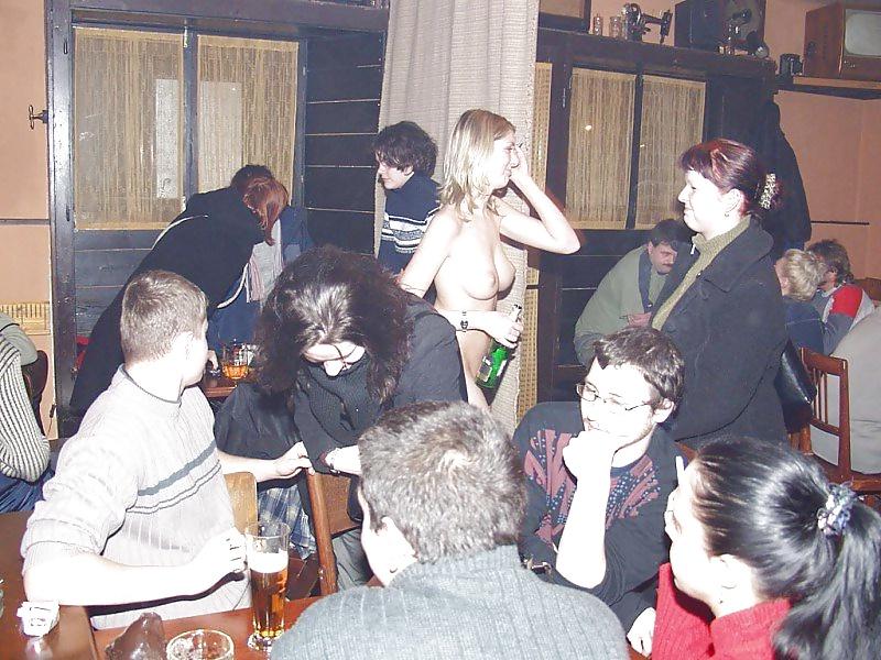 25P Naked Barmaid