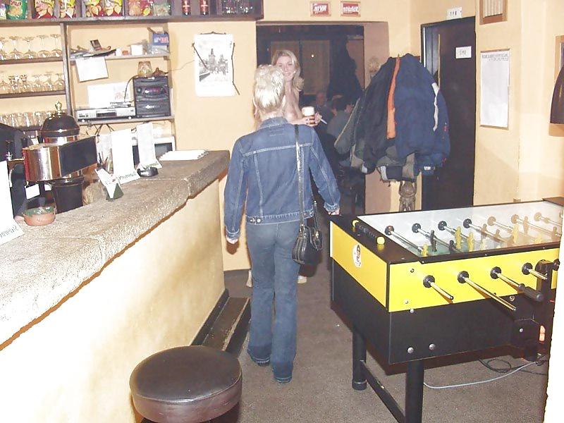 25P Naked Barmaid