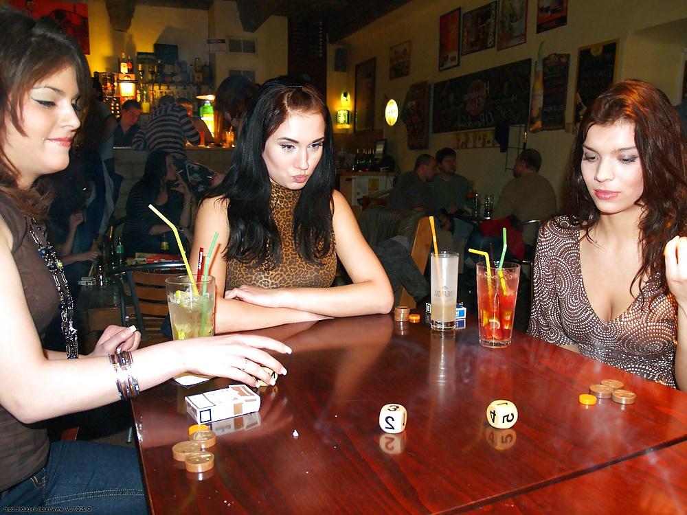 25P Naked Barmaid