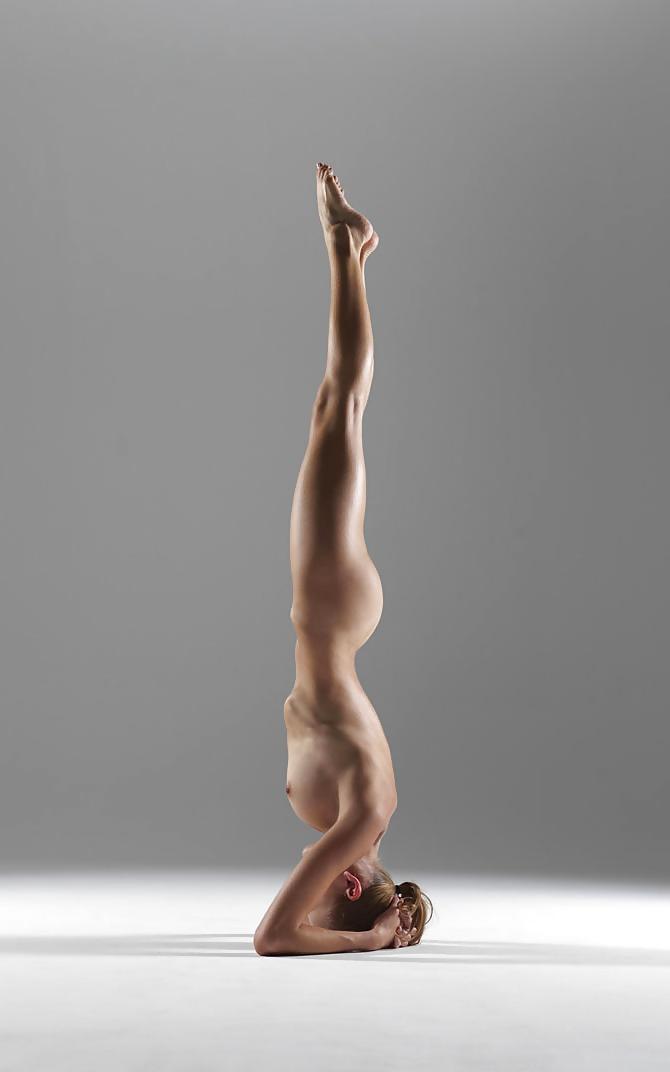 18P Nude Yoga