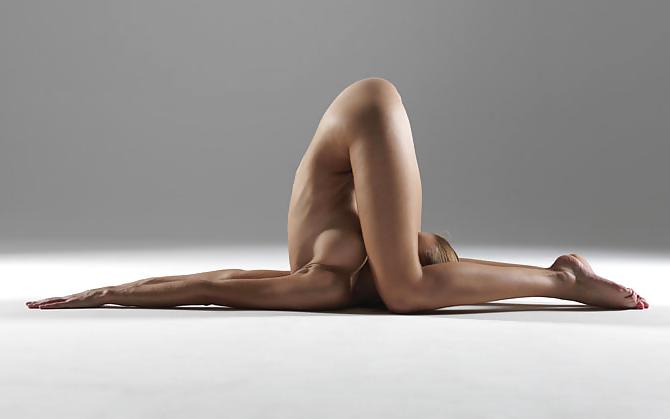 18P Nude Yoga
