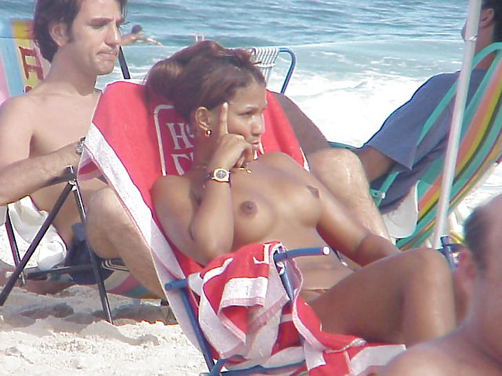 25P Naked on the beach 10