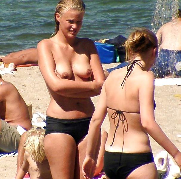 25P Naked on the beach 10