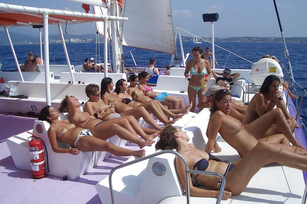 25P Naked on the beach 10