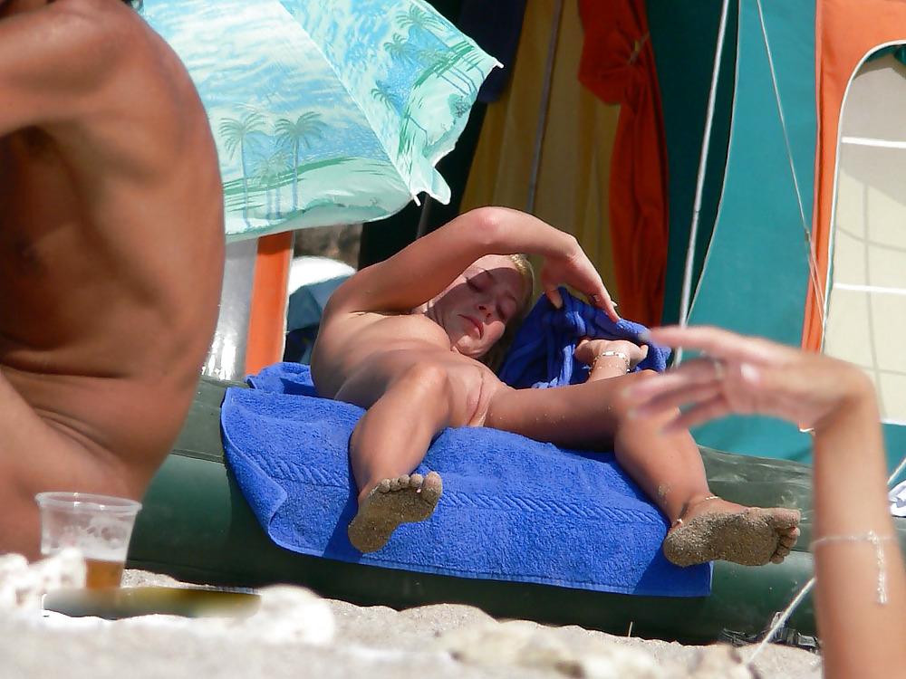 12P Beach Voyeur hot blonde pussy