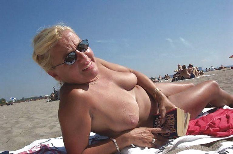 25P Old Nudism Woman 3