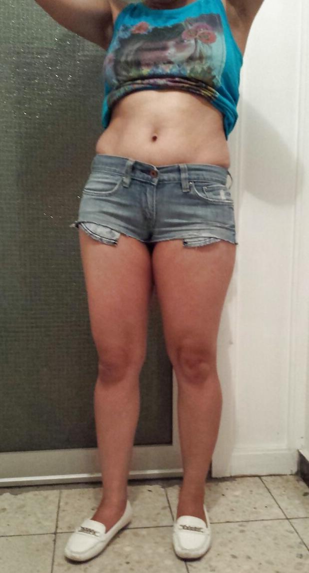 25P New pics with Hot Pants flash
