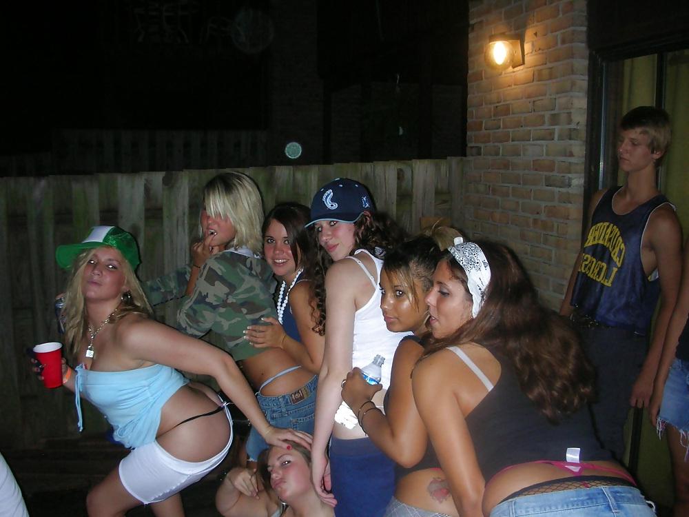 25P Flashing girls and cumshots.