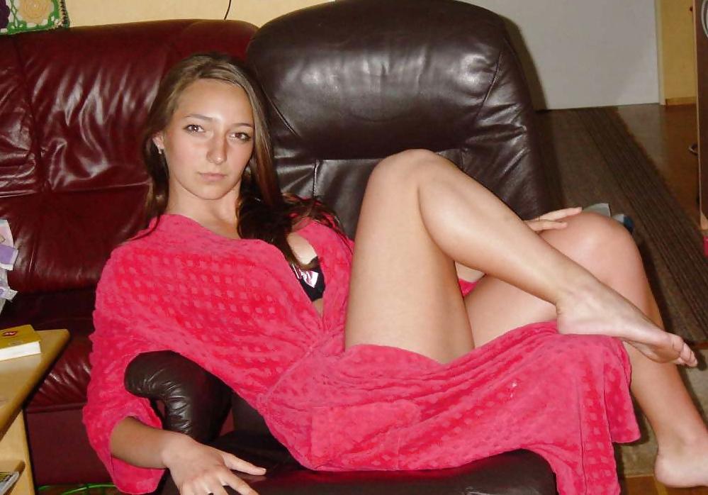 25P Flashing girls and cumshots.