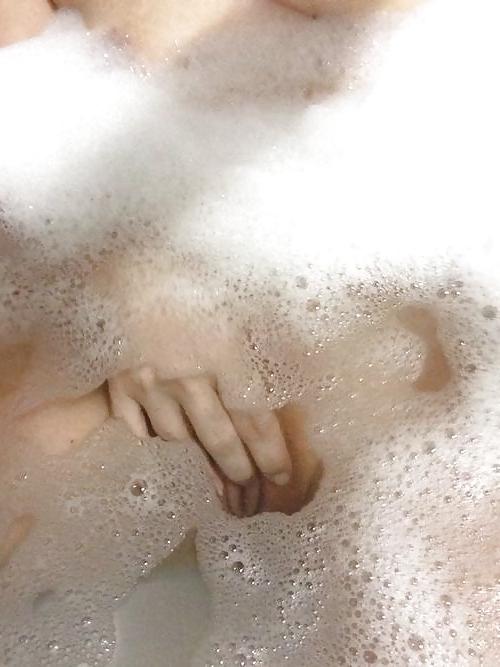 25P Horny mature loves to flash pussy