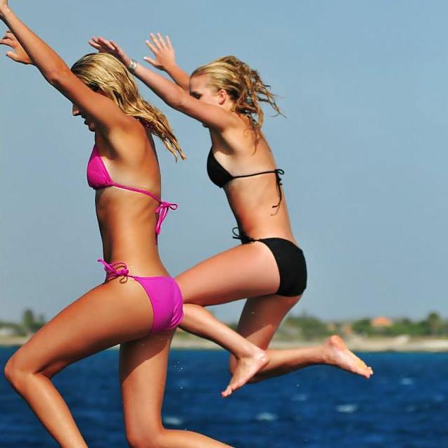 25P Facebook teen babes 8 sorority bikini beach party