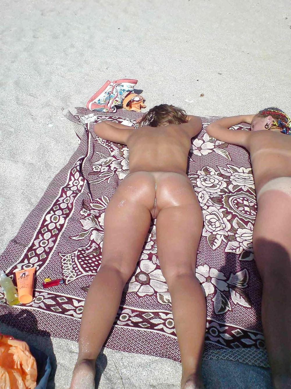 25P Naked Beach Fun