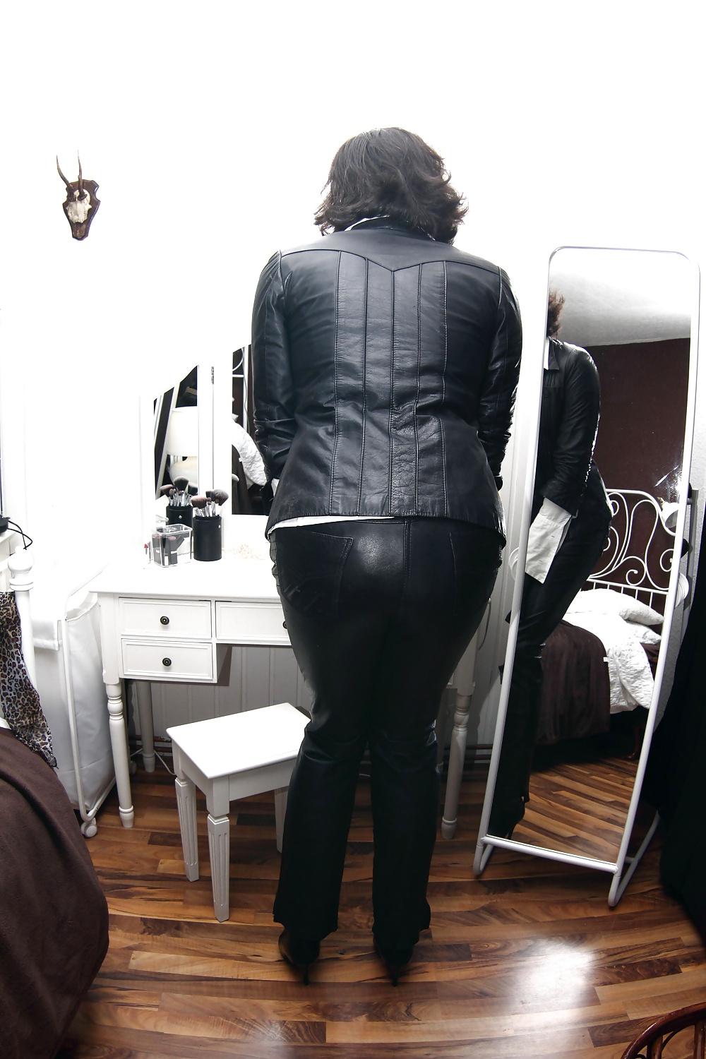 11P Full leathered secretary leather slut