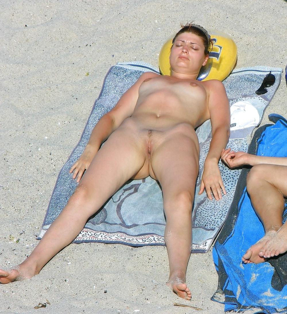 25P Nude at the beach 4