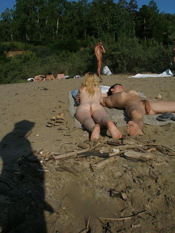25P Naked Beach Fun